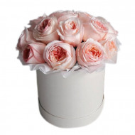 Шляпная коробка с пионовидными розами